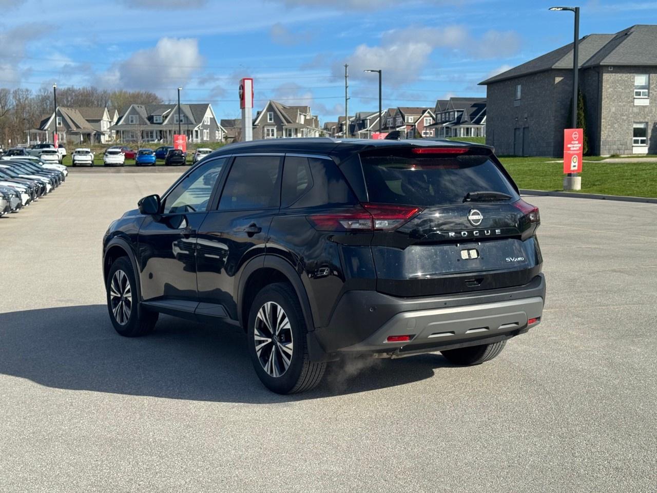 2023 Nissan Rogue AWD SV Photo4