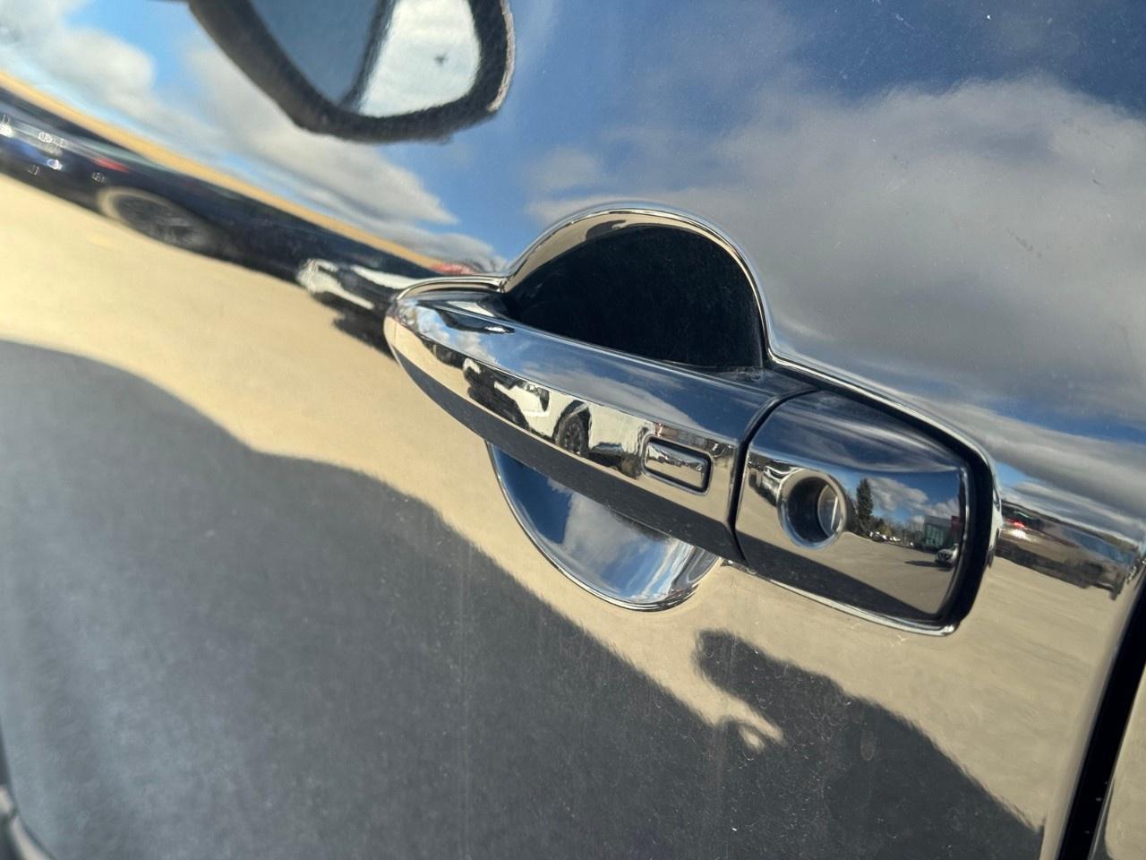 2023 Nissan Rogue AWD SV Photo