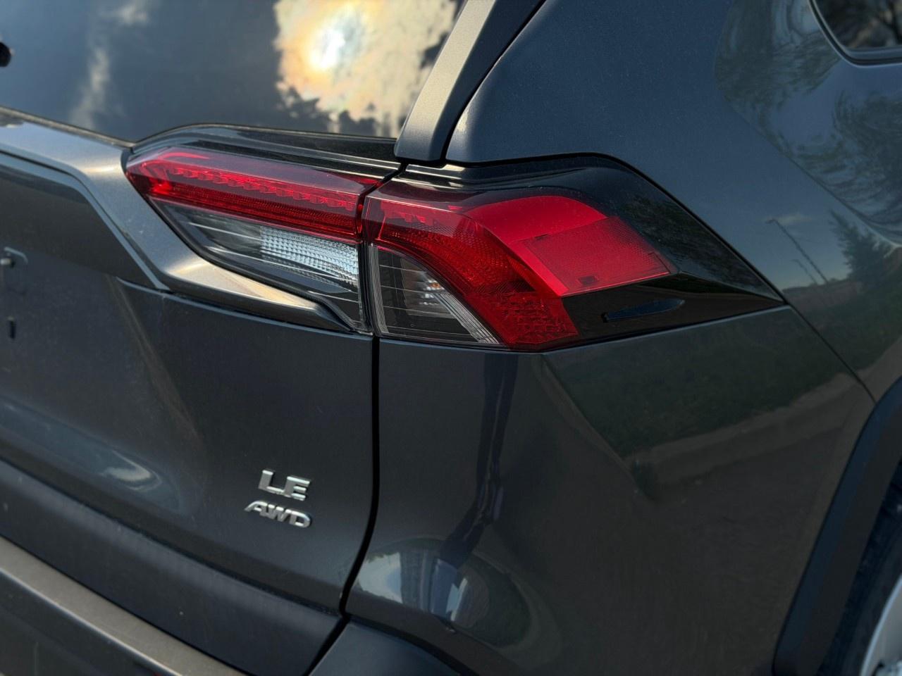 2020 Toyota RAV4 LE AWD Photo