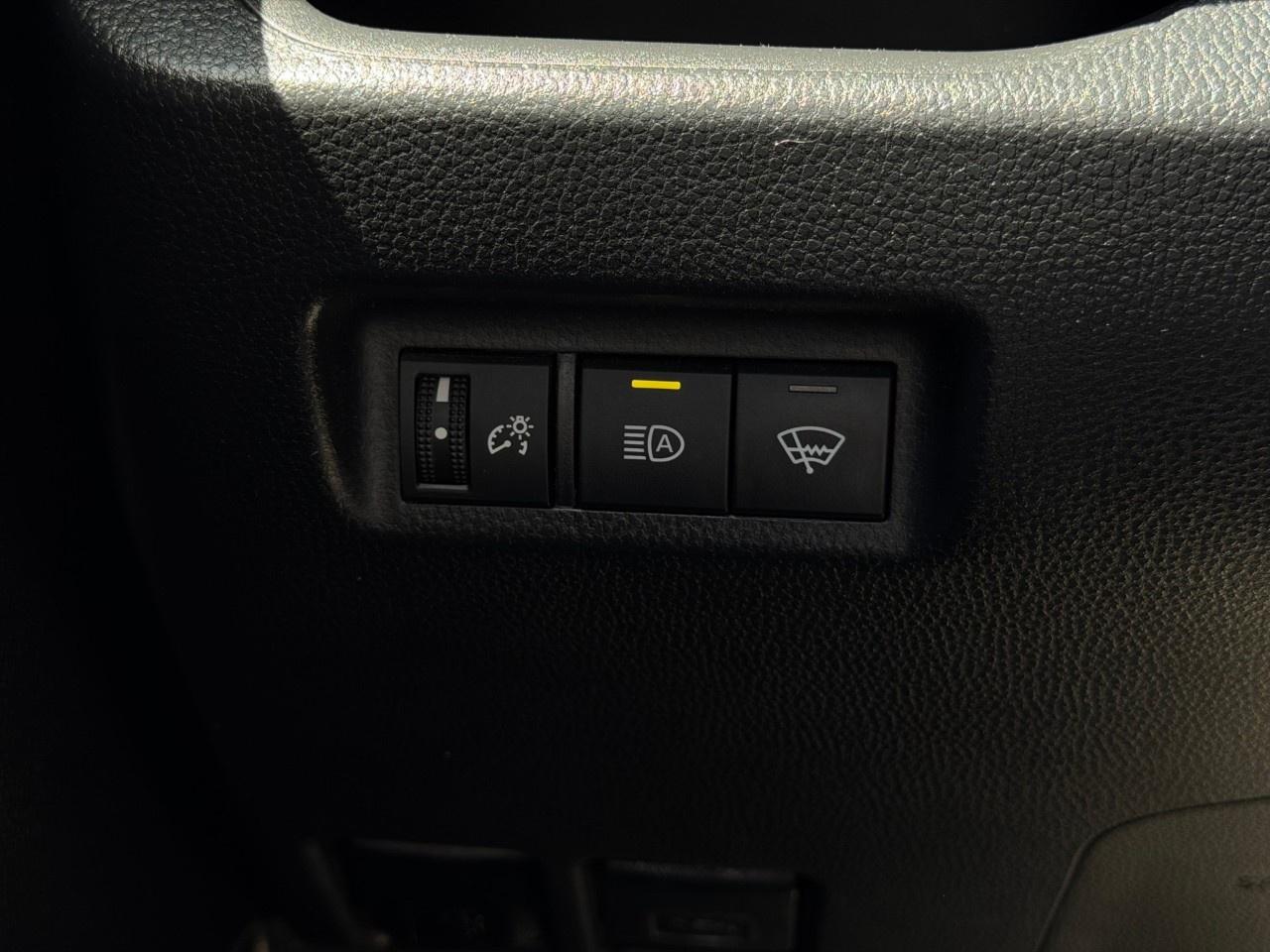2020 Toyota RAV4 LE AWD Photo
