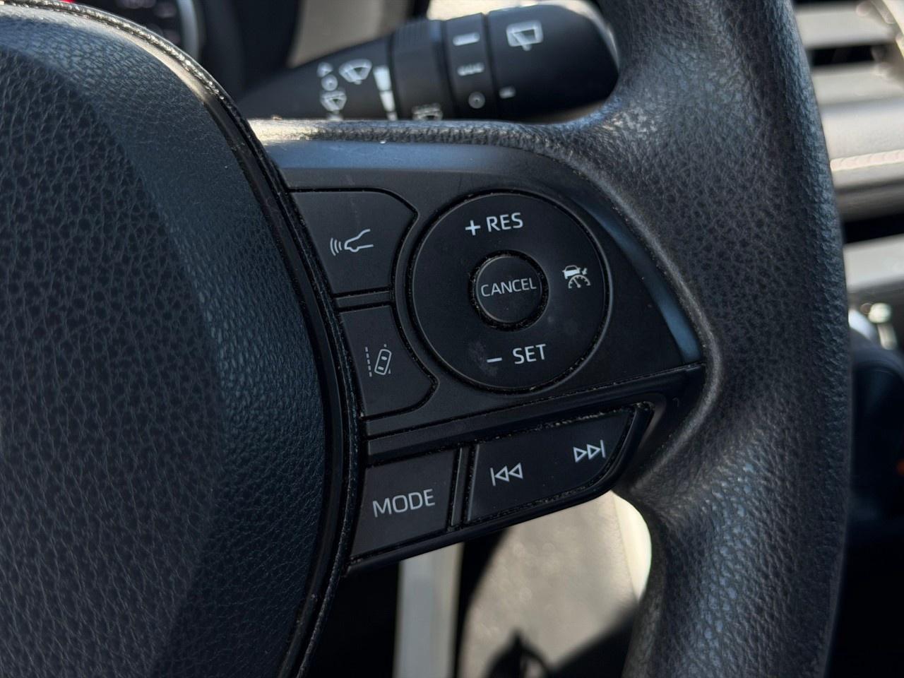 2020 Toyota RAV4 LE AWD Photo