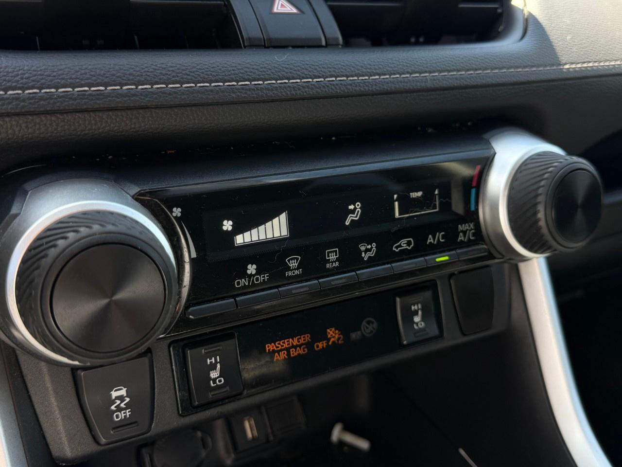 2020 Toyota RAV4 LE AWD Photo