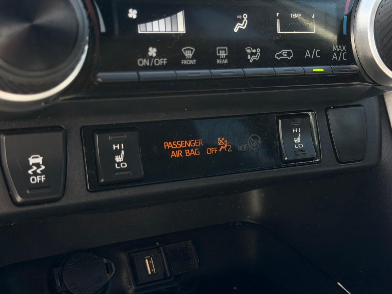 2020 Toyota RAV4 LE AWD Photo