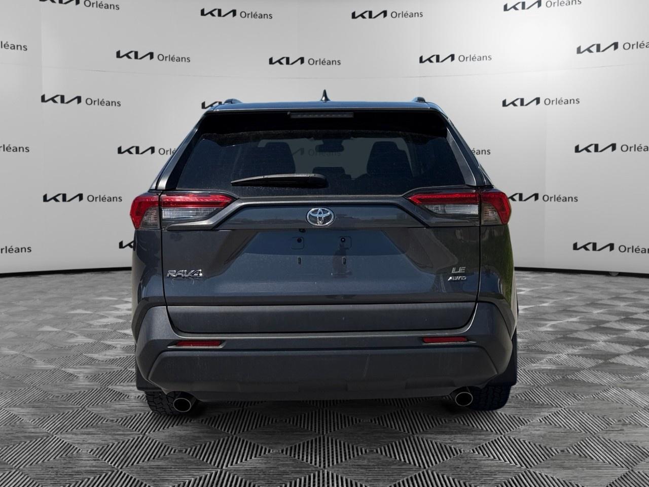2020 Toyota RAV4 LE AWD Photo3