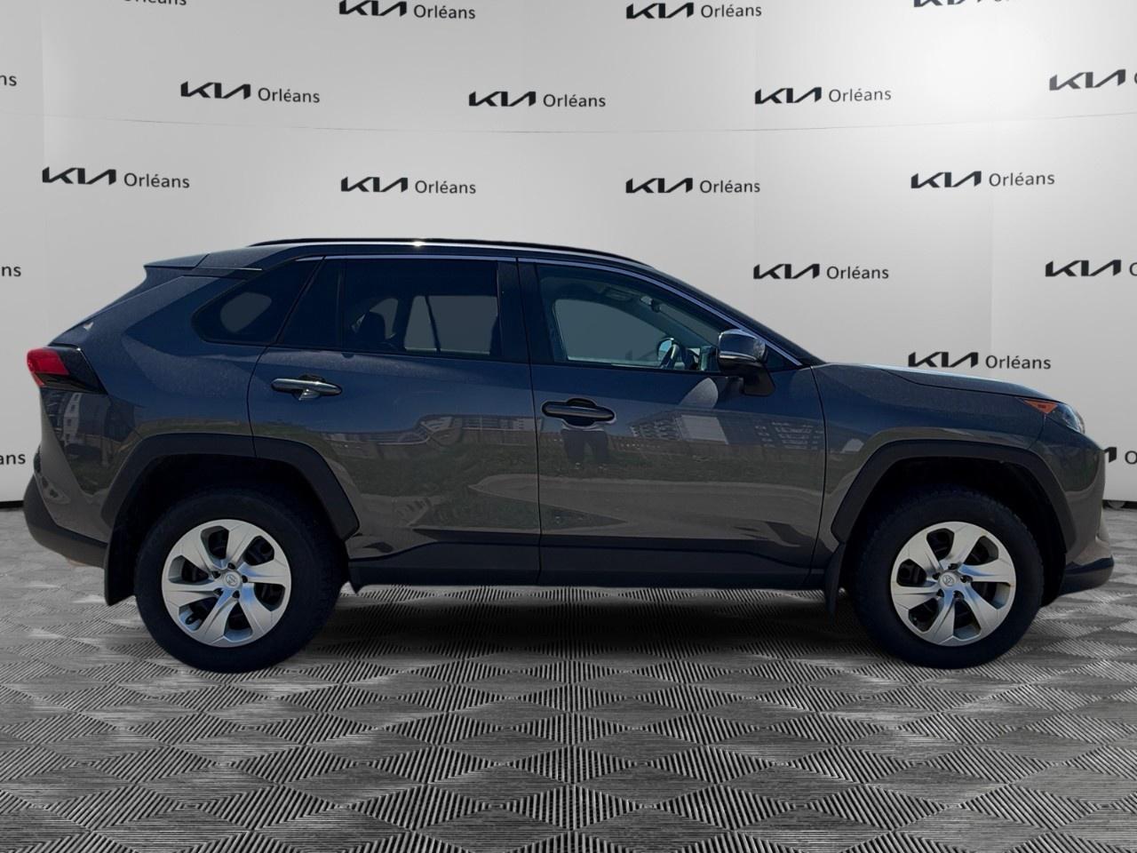 2020 Toyota RAV4 LE AWD Photo