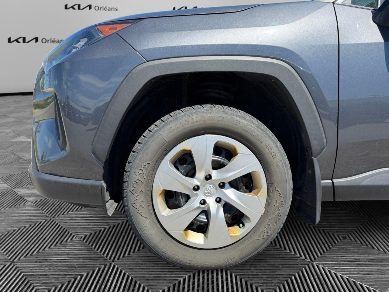 2020 Toyota RAV4 LE AWD Photo