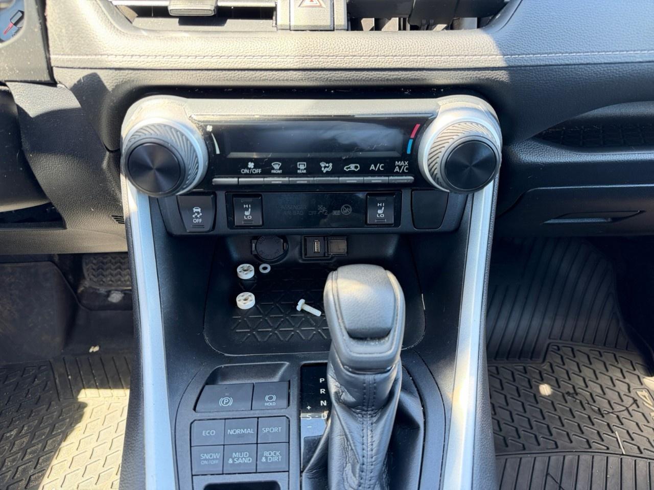 2020 Toyota RAV4 LE AWD Photo