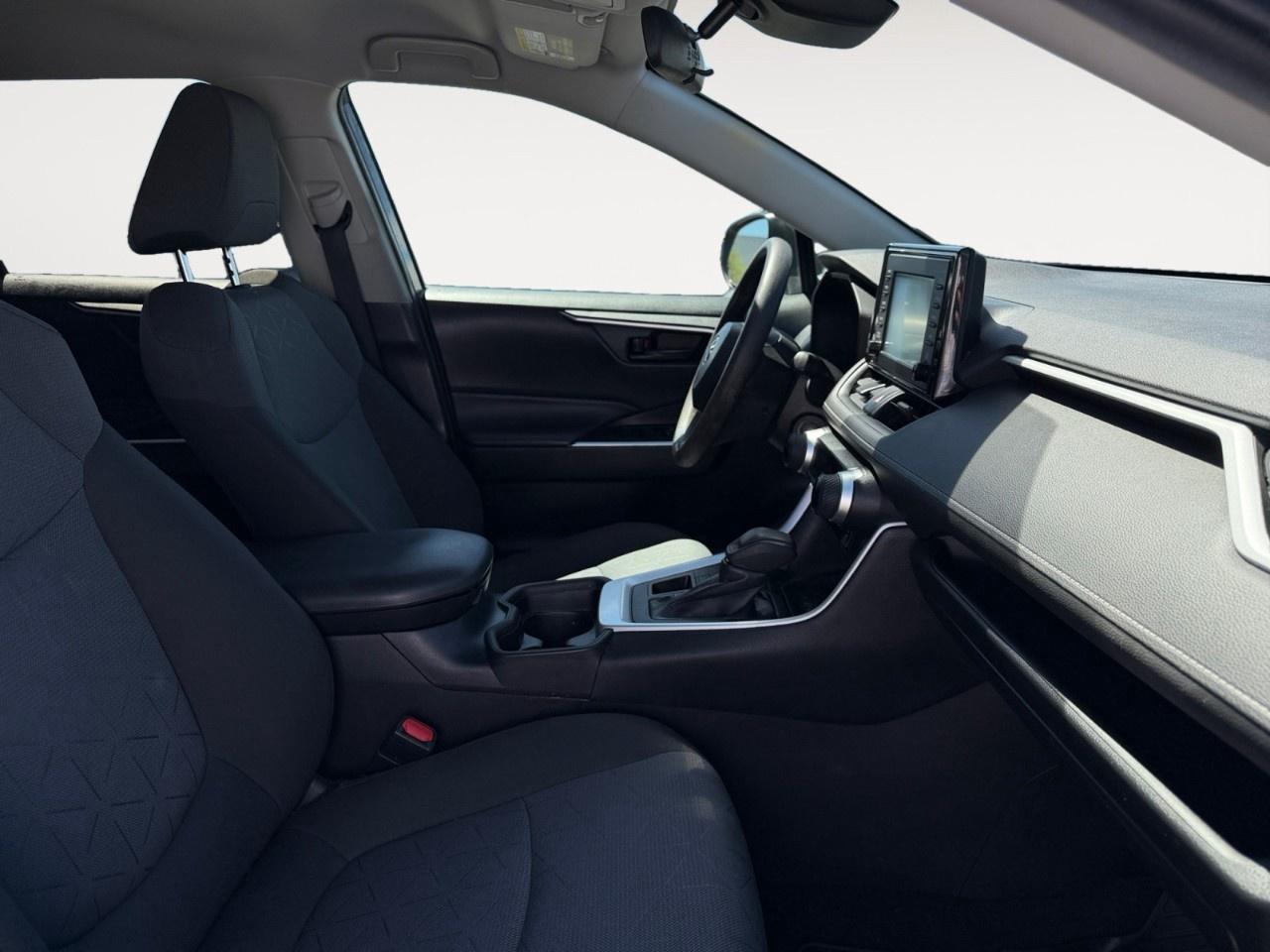 2020 Toyota RAV4 LE AWD Photo