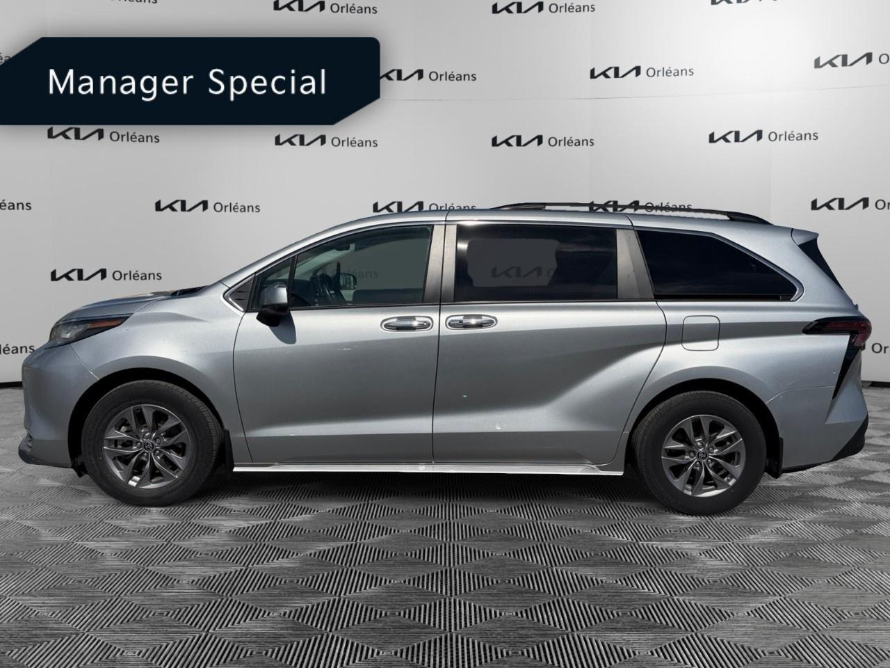 2023 Toyota Sienna XLE 8-Passenger FWD Photo