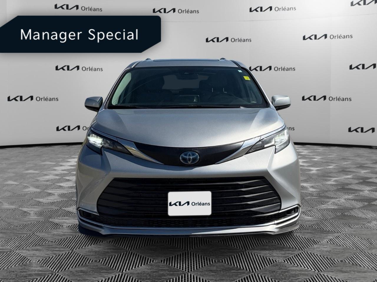 2023 Toyota Sienna XLE 8-Passenger FWD Photo