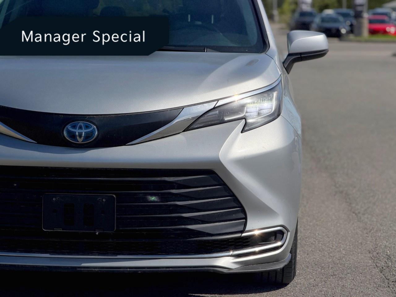 2023 Toyota Sienna XLE 8-Passenger FWD Photo