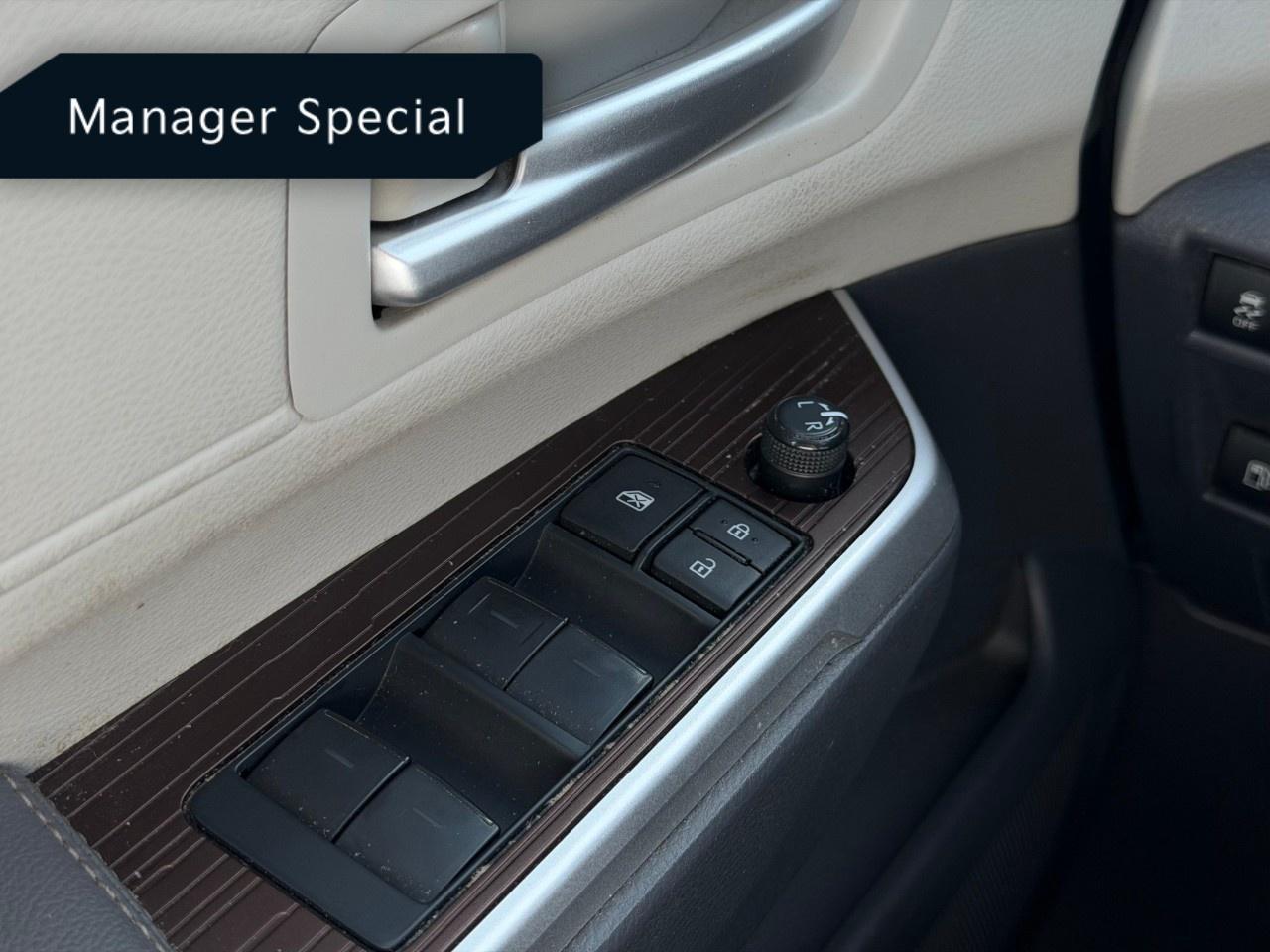 2023 Toyota Sienna XLE 8-Passenger FWD Photo