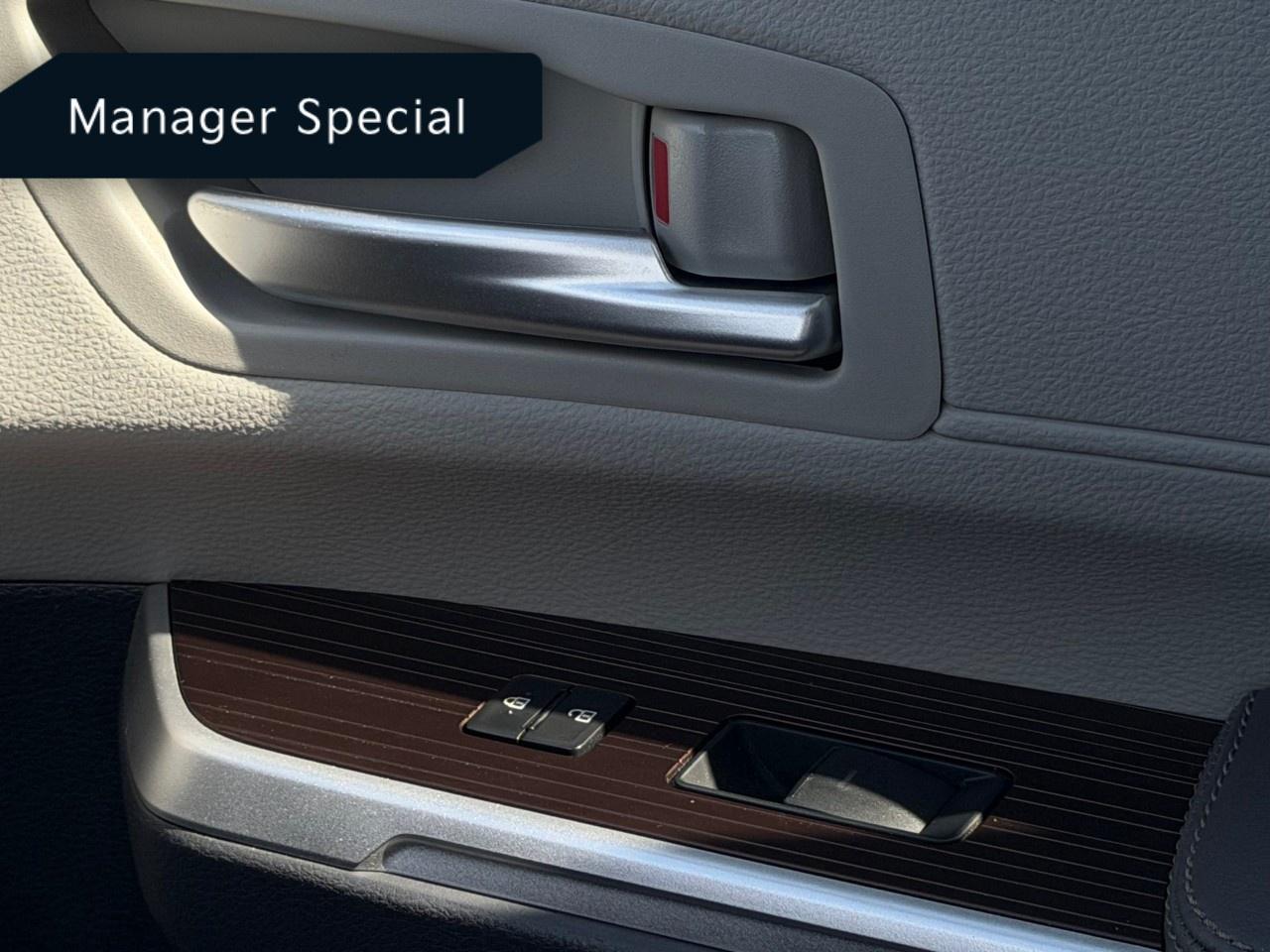 2023 Toyota Sienna XLE 8-Passenger FWD Photo