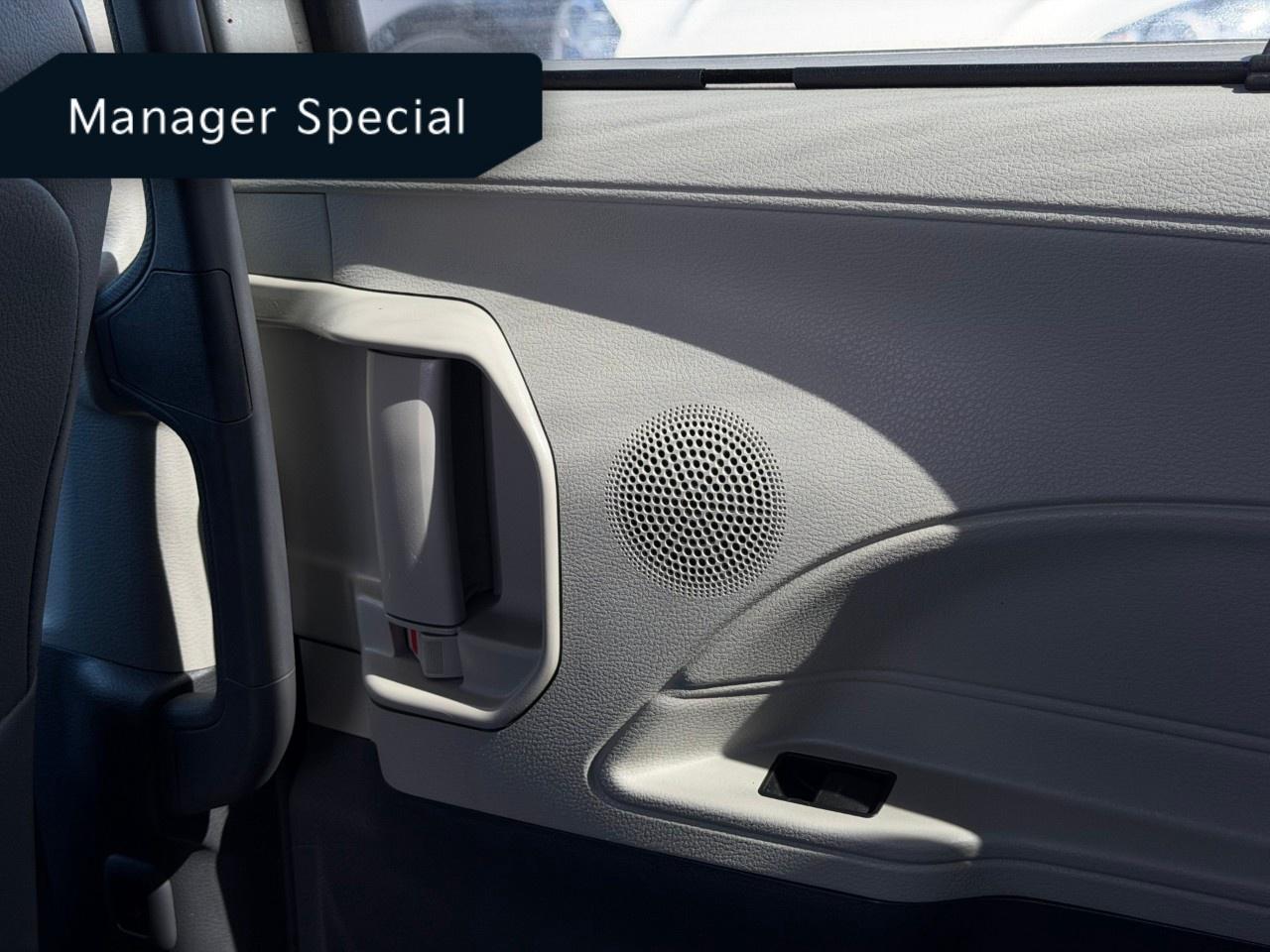 2023 Toyota Sienna XLE 8-Passenger FWD Photo