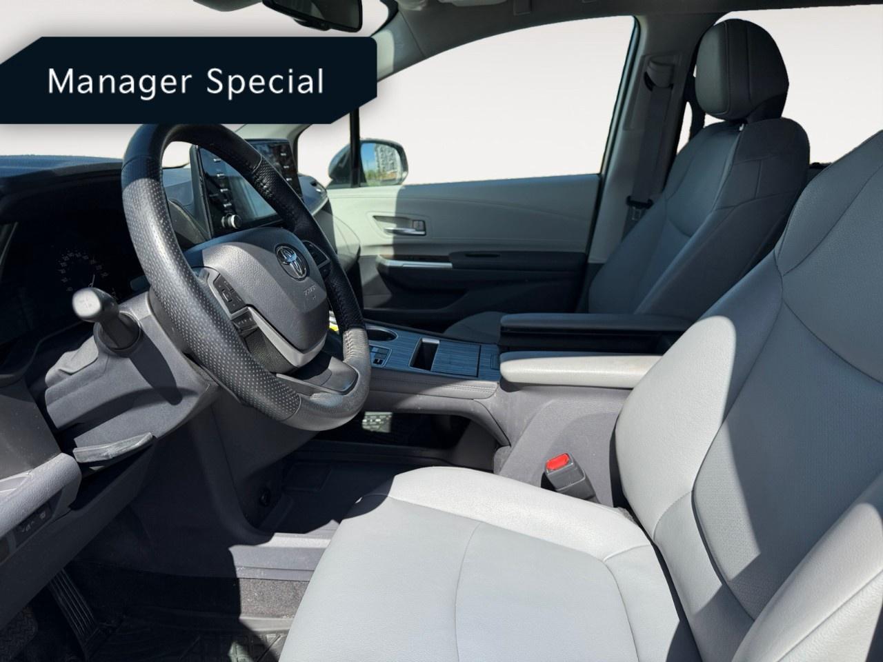 2023 Toyota Sienna XLE 8-Passenger FWD Photo