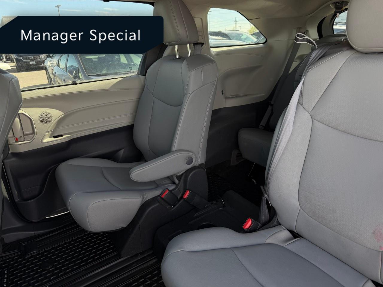 2023 Toyota Sienna XLE 8-Passenger FWD Photo