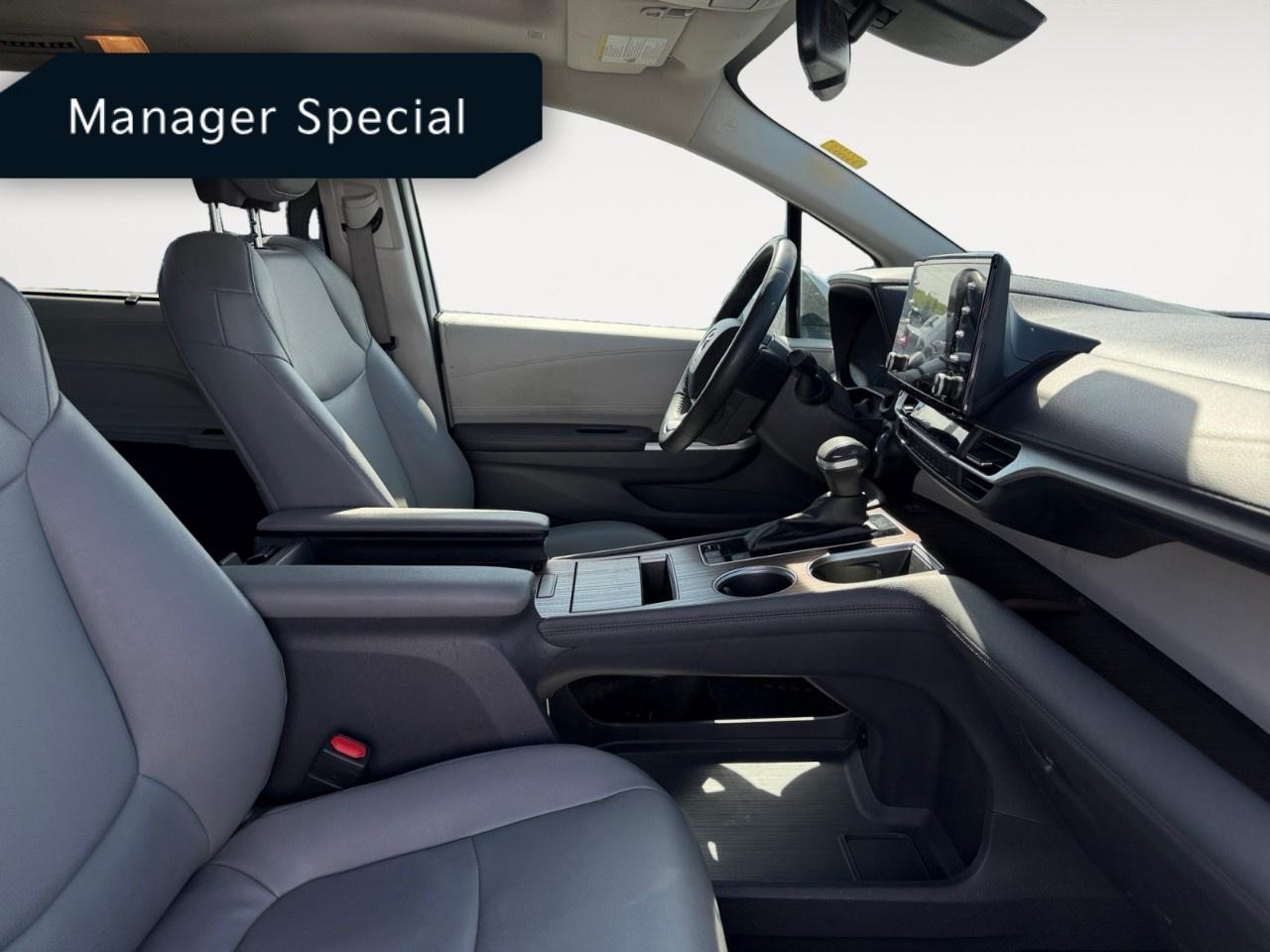 2023 Toyota Sienna XLE 8-Passenger FWD Photo