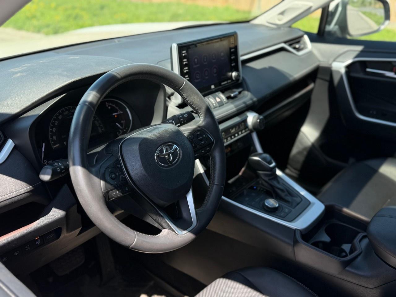 2020 Toyota RAV4 LIMITED AWD Photo