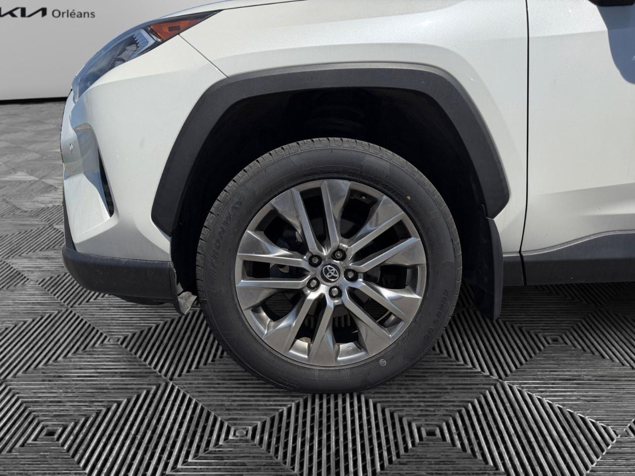 2020 Toyota RAV4 LIMITED AWD Photo
