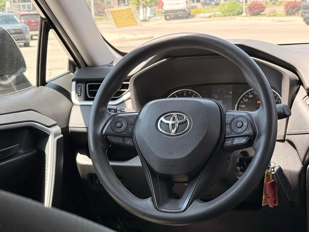 2019 Toyota RAV4 LE HEATED CLOTH SEATS-NO ACCIDENTS-BACK UP CAMERA-BLUETOOTH- Photo