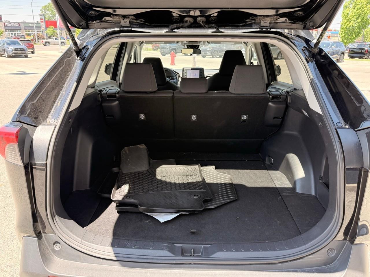 2019 Toyota RAV4 LE HEATED CLOTH SEATS-NO ACCIDENTS-BACK UP CAMERA-BLUETOOTH- Photo