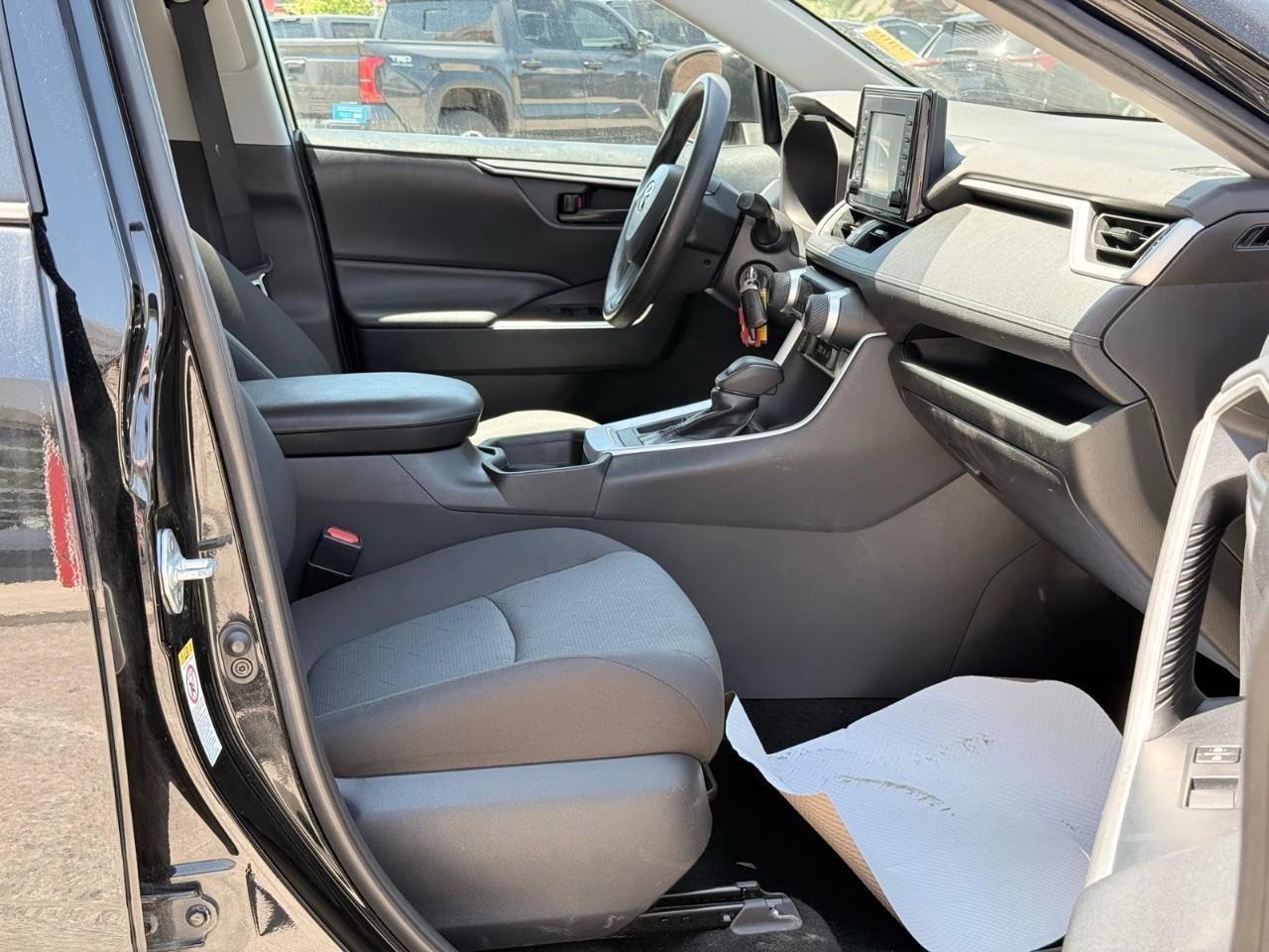 2019 Toyota RAV4 LE HEATED CLOTH SEATS-NO ACCIDENTS-BACK UP CAMERA-BLUETOOTH- Photo