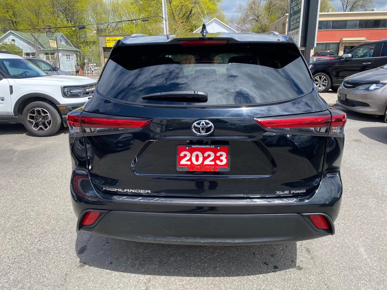 2023 Toyota Highlander XLE AWD | Sunroof | Leather Seats | 8 Passenger Photo