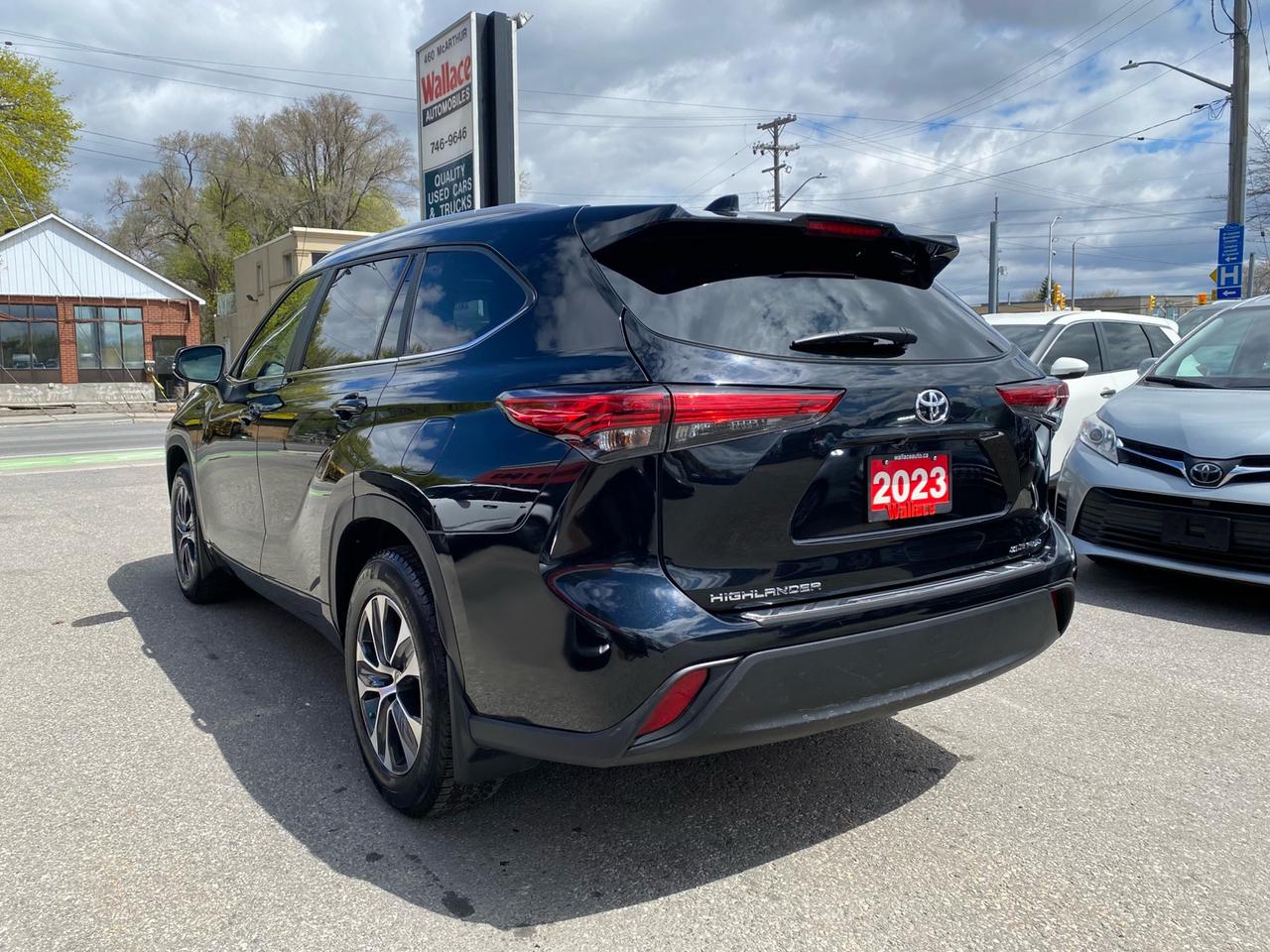 2023 Toyota Highlander XLE AWD | Sunroof | Leather Seats | 8 Passenger Photo