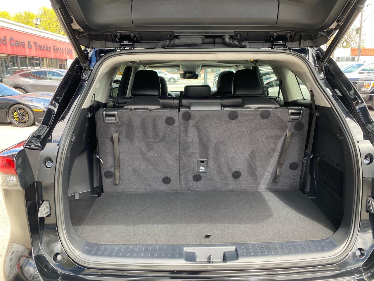 2023 Toyota Highlander XLE AWD | Sunroof | Leather Seats | 8 Passenger Photo