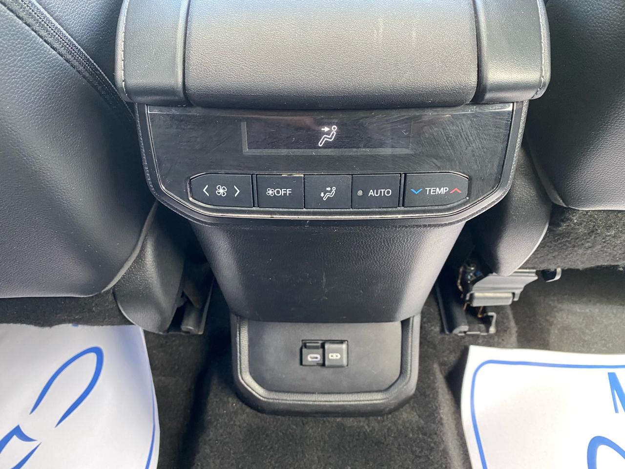 2023 Toyota Highlander XLE AWD | Sunroof | Leather Seats | 8 Passenger Photo