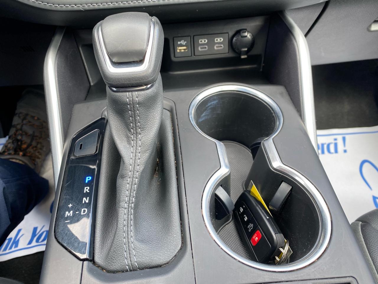 2023 Toyota Highlander XLE AWD | Sunroof | Leather Seats | 8 Passenger Photo