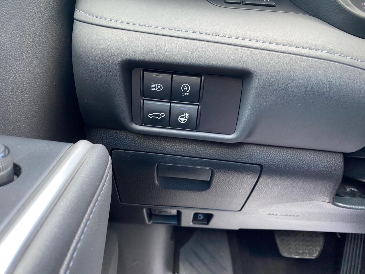 2023 Toyota Highlander XLE AWD | Sunroof | Leather Seats | 8 Passenger Photo