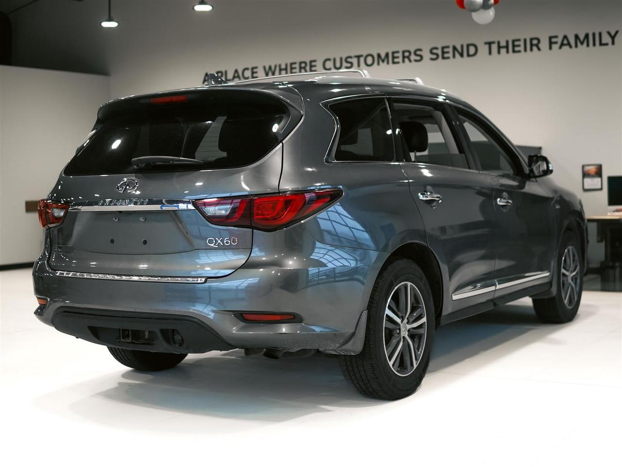 2018 Infiniti QX60 AWD | LTHR | ROOF | NO ACCIDENTS | 24 SERV REC Photo