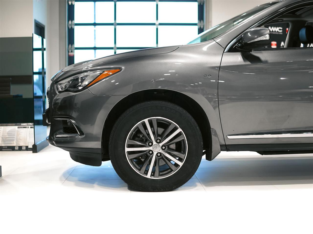 2018 Infiniti QX60 AWD | LTHR | ROOF | NO ACCIDENTS | 24 SERV REC Photo
