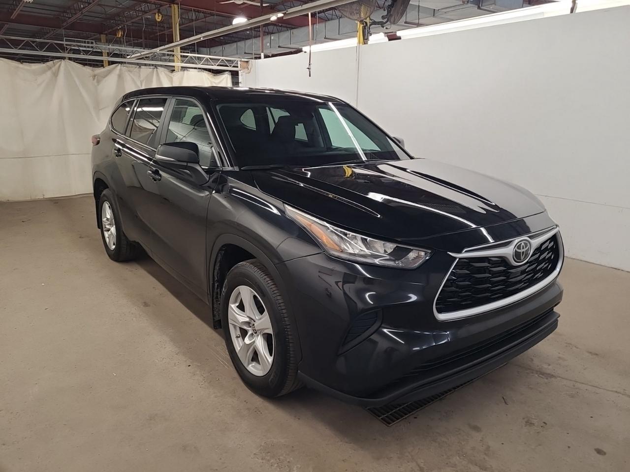 2023 Toyota Highlander LE AWD | NO ACCIDENTS | ONE OWNER Photo0