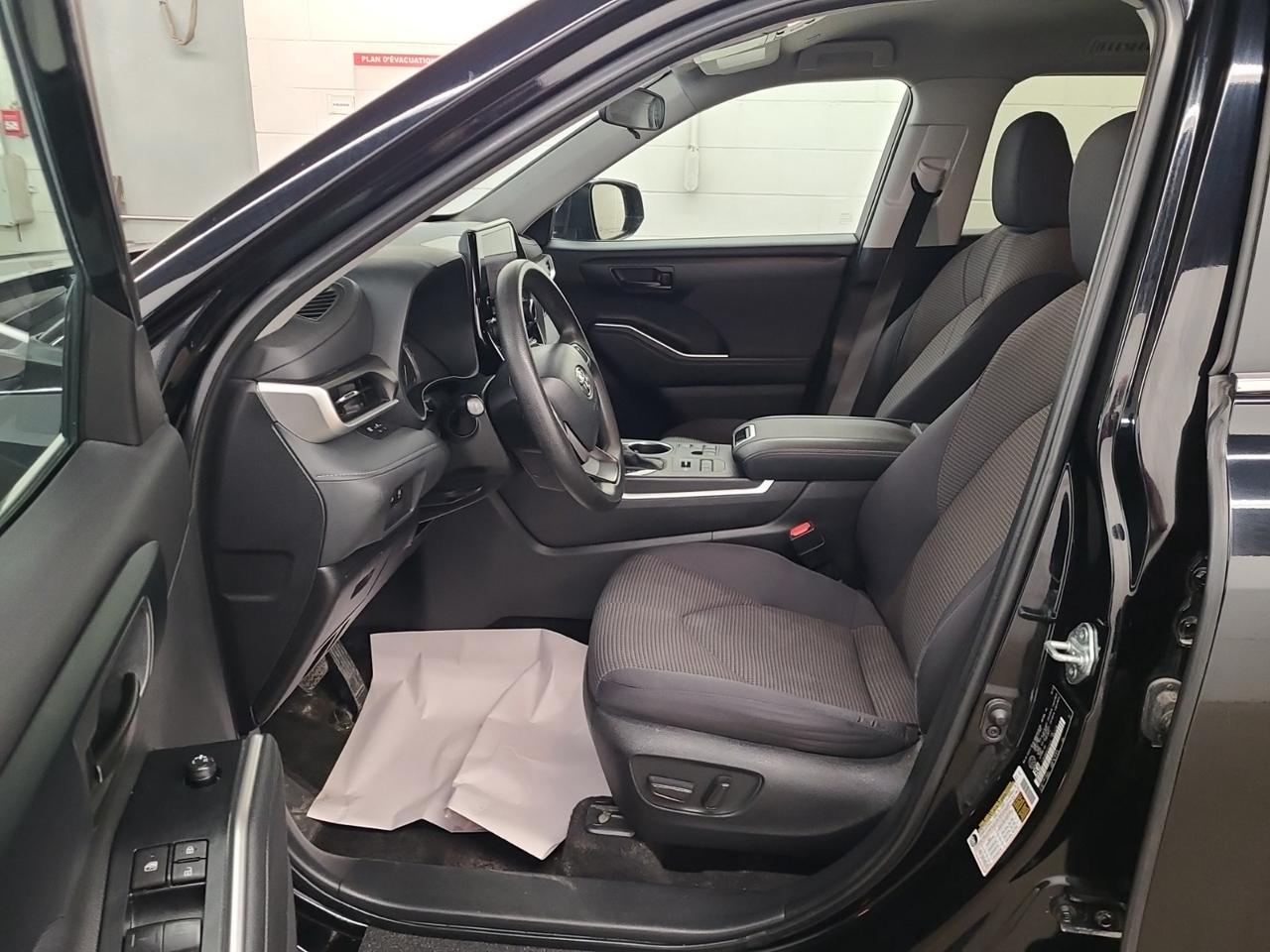 2023 Toyota Highlander LE AWD | NO ACCIDENTS | ONE OWNER Photo
