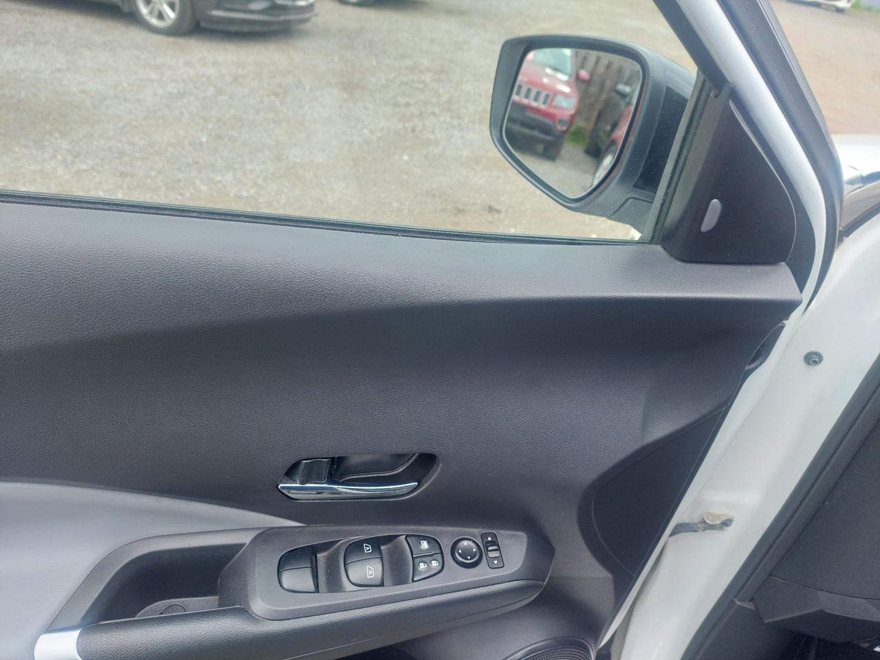 2021 Nissan Kicks SR Photo