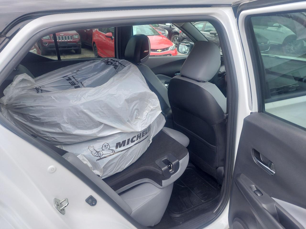 2021 Nissan Kicks SR Photo