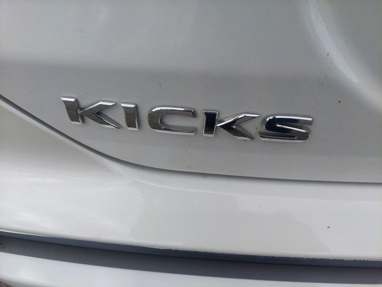 2021 Nissan Kicks SR Photo