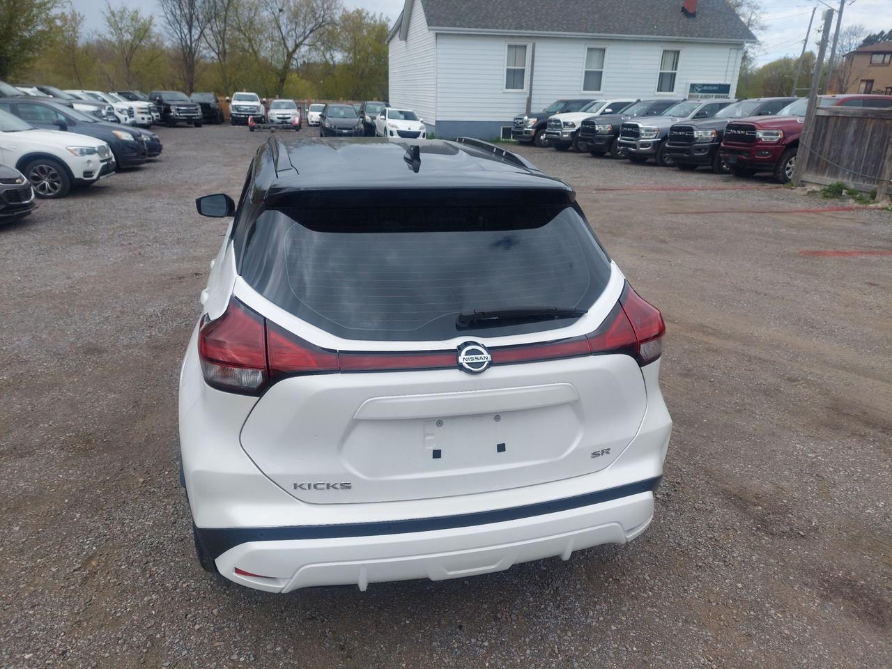 2021 Nissan Kicks SR Photo