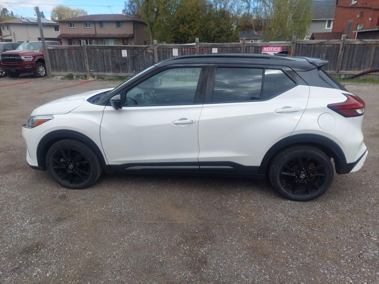 2021 Nissan Kicks SR Photo