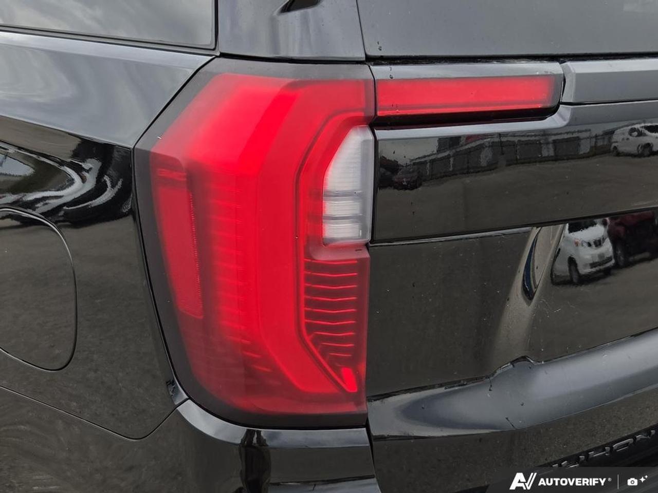 2025 GMC Yukon Denali   PANO ROOF   PWER SIDE STEPS   NO CLAIMS Photo