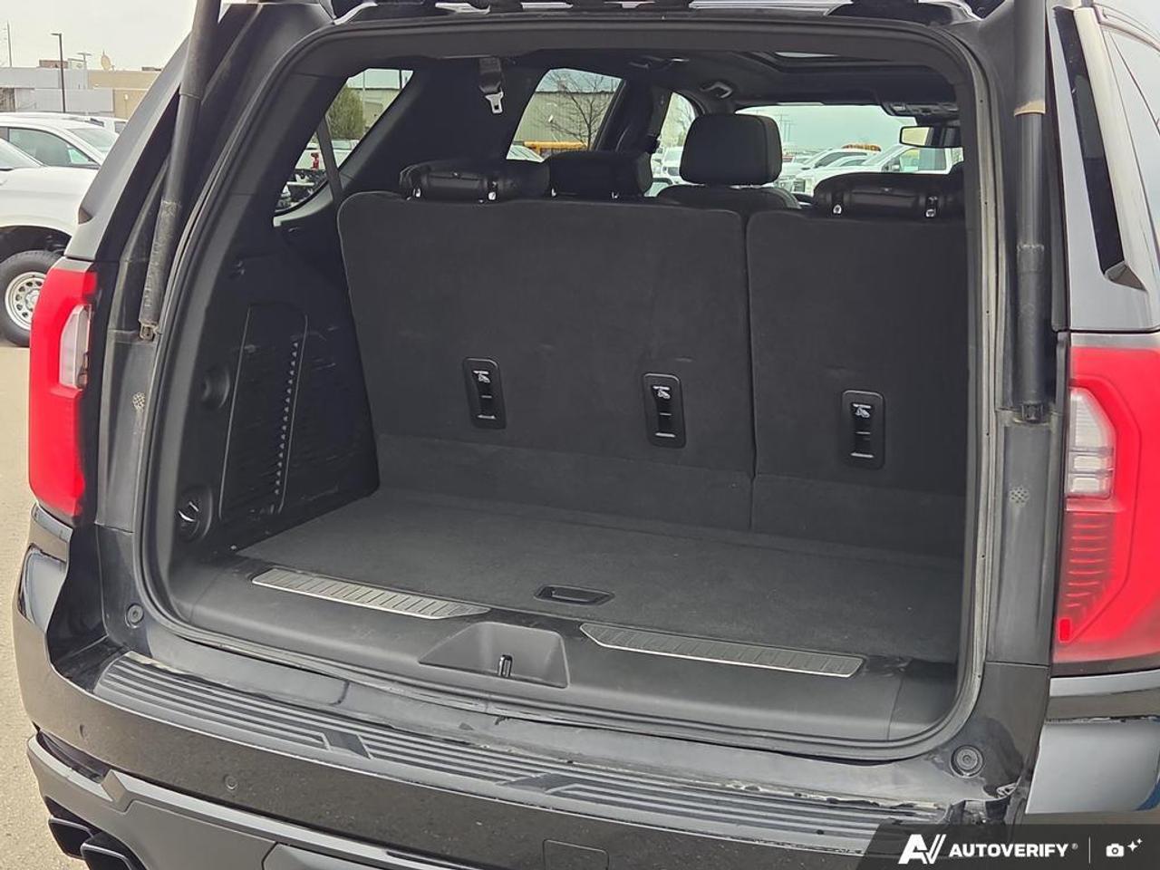 2025 GMC Yukon Denali   PANO ROOF   PWER SIDE STEPS   NO CLAIMS Photo