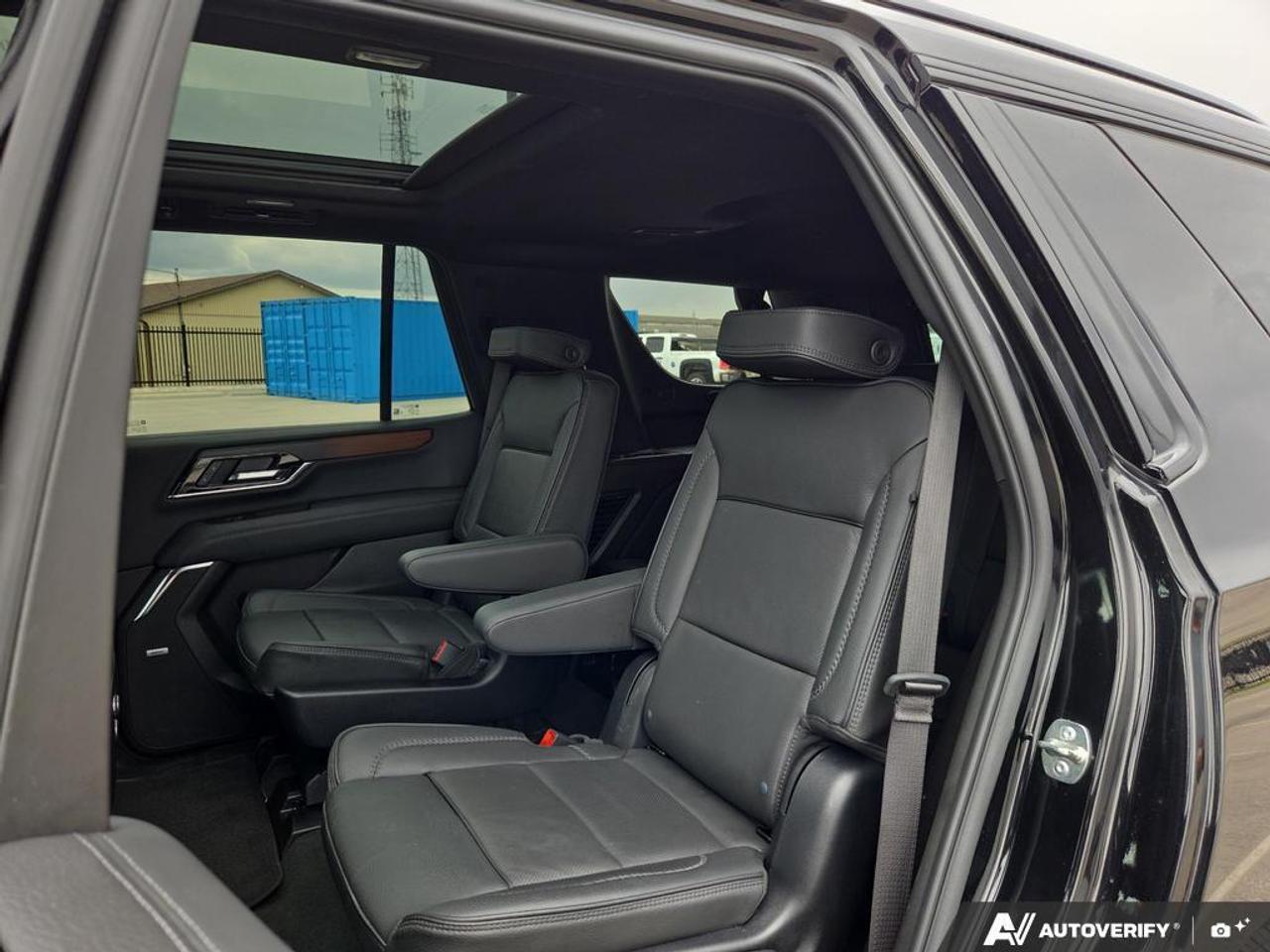 2025 GMC Yukon Denali   PANO ROOF   PWER SIDE STEPS   NO CLAIMS Photo