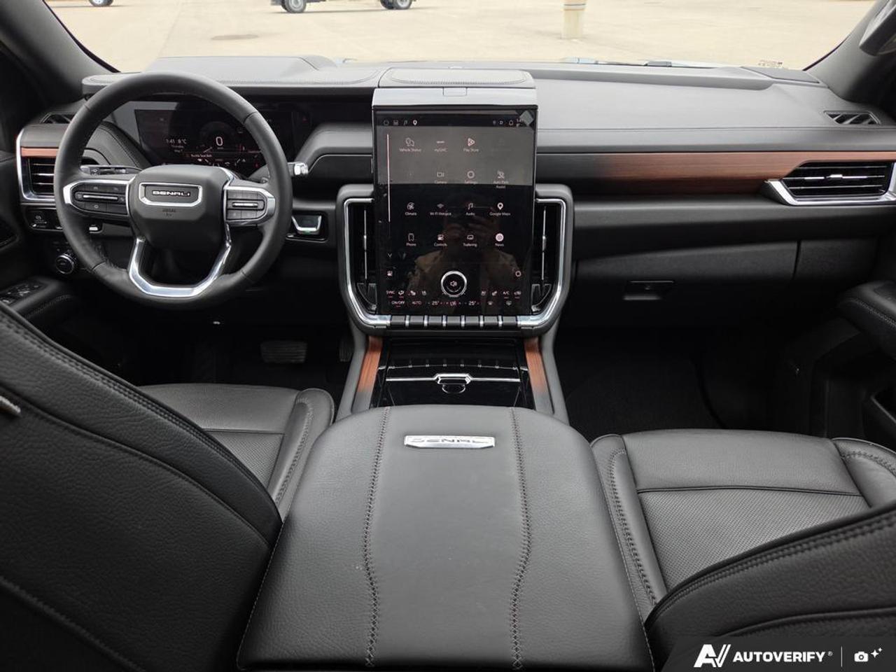 2025 GMC Yukon Denali   PANO ROOF   PWER SIDE STEPS   NO CLAIMS Photo