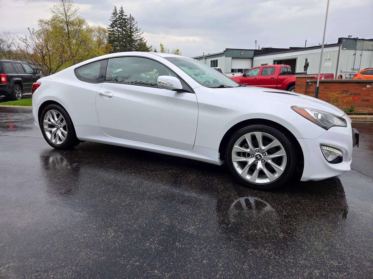 2014 Hyundai Genesis Coupe Premium Photo2