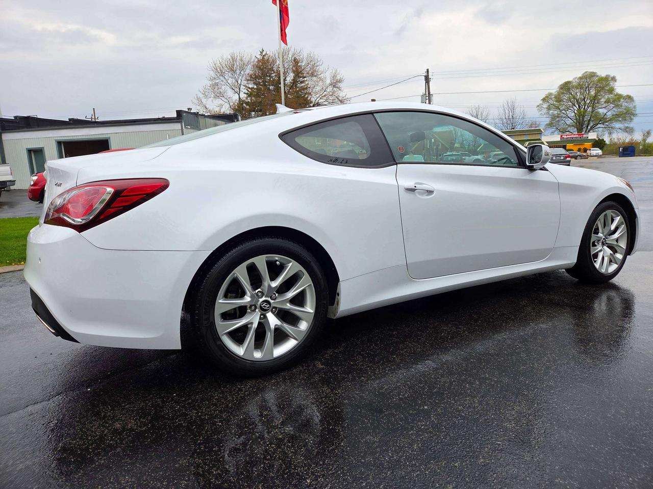 2014 Hyundai Genesis Coupe Premium Photo