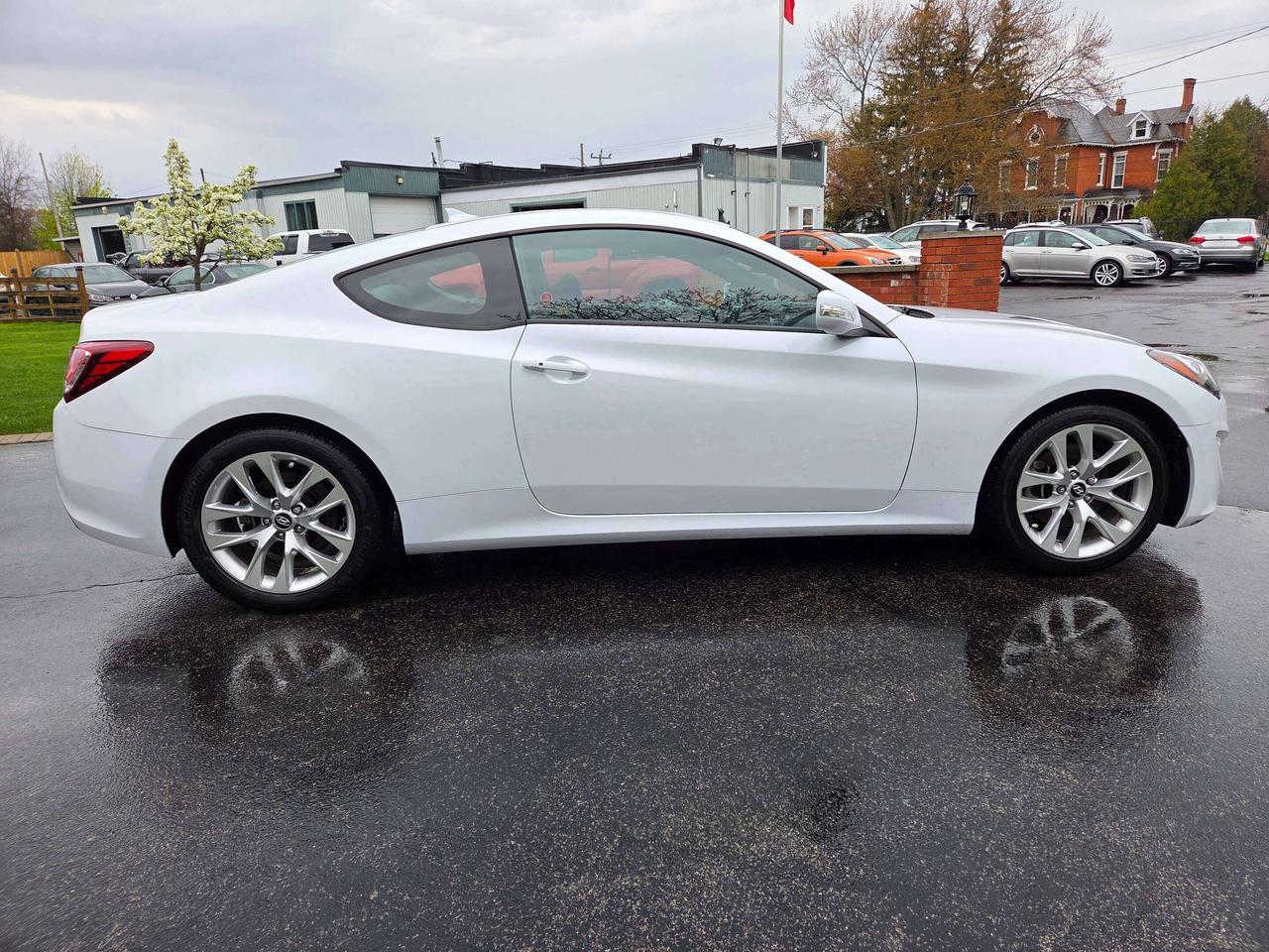 2014 Hyundai Genesis Coupe Premium Photo