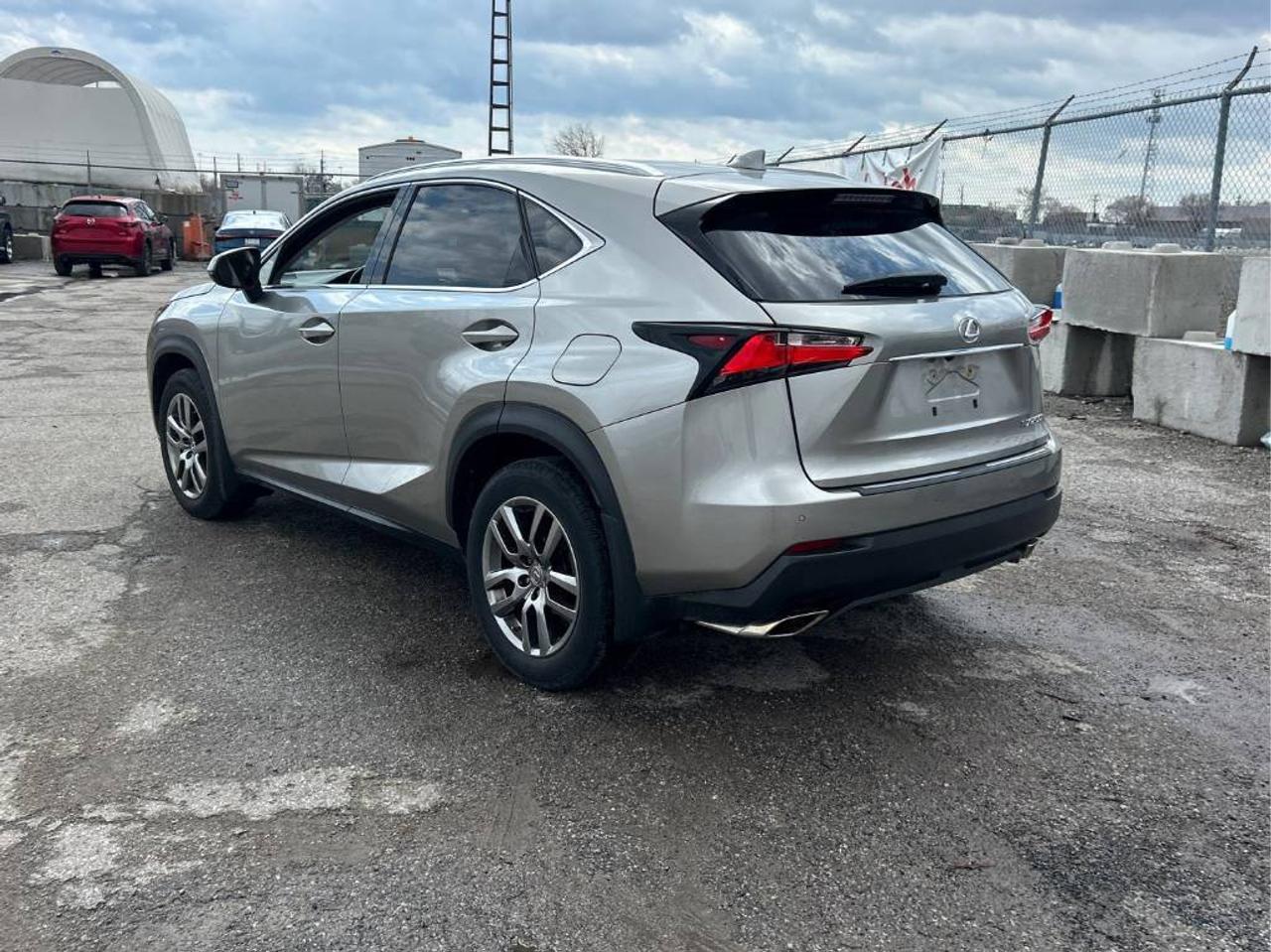 2015 Lexus NX 200t AWD - LEATHER! NAV! BACK-UP CAM! BSM! SUNROOF! Photo