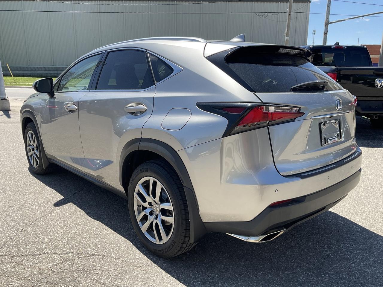 2015 Lexus NX 200t AWD - LEATHER! NAV! BACK-UP CAM! BSM! SUNROOF! Photo4